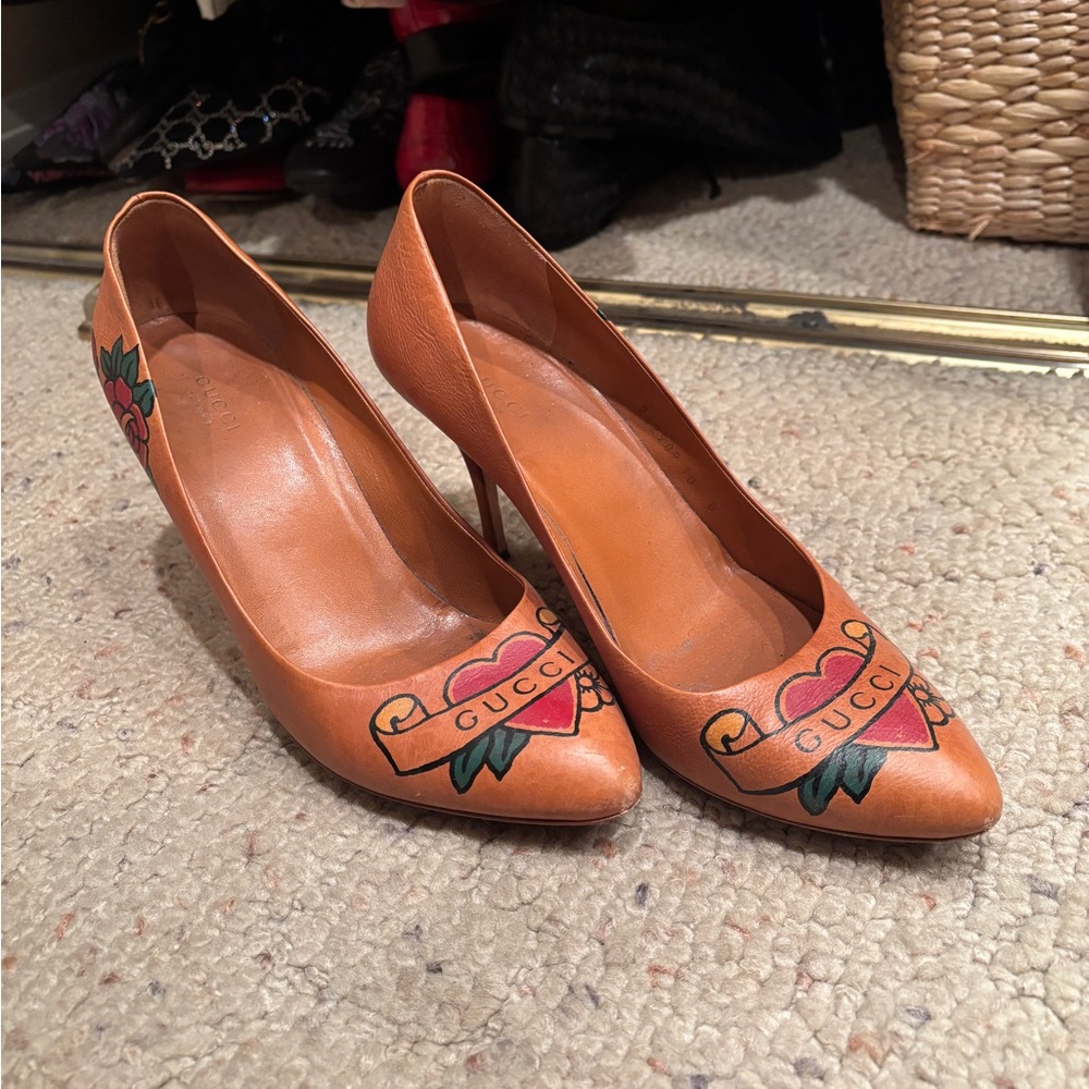 Gucci Women's Brown Leather Heels with Floral Design
